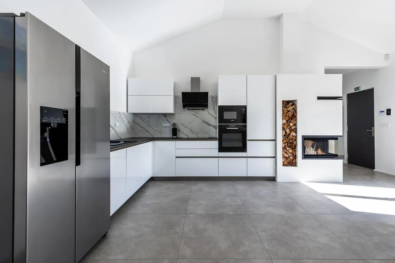 Villa Larra Gostinjac 0*,